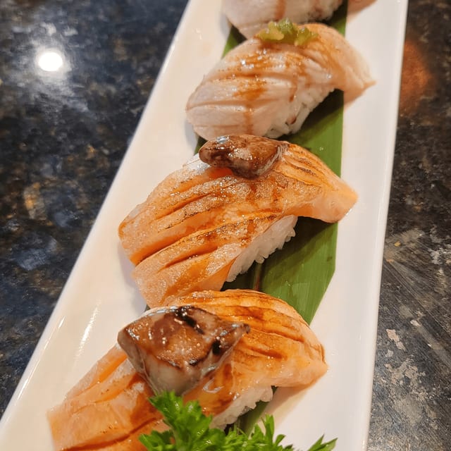 Belly Belly (4pcs sushi).